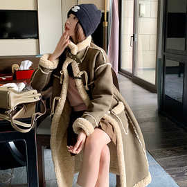 皮毛一体外套女中长款2023冬季羊羔毛加厚麂皮绒牛角扣大衣外套女