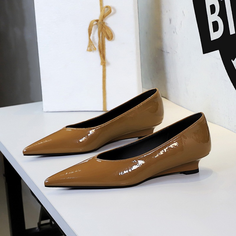 6500 European and American Style Banquet Women's Shoes Pointed Toe Slip-On Work Clothing Casual Shallow Mouth Versatile Heightening Wedge Heel Elegant Flats 6500 European and American Style Banquet Women's Shoes Pointed Toe Slip-On Work Clothing Casual Shallow Mouth Versatile Heightening Wedge Heel Elegant Flats