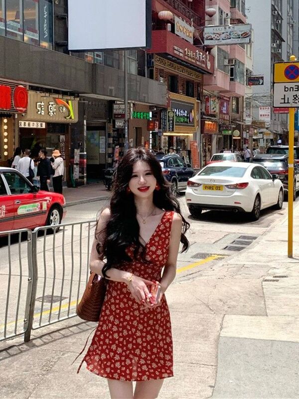 Red Retro Floral Suspender Dress for Women, New Summer Style, Tea-Style Pure Desire French Temperament V-Neck Hong Kong Style Short Dress