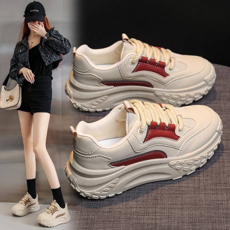 Zapatos de padre suaves universales para mujeres otoño 2025 nuevos zapatos blancos de moda zapatos casuales de suela gruesa para mujeres