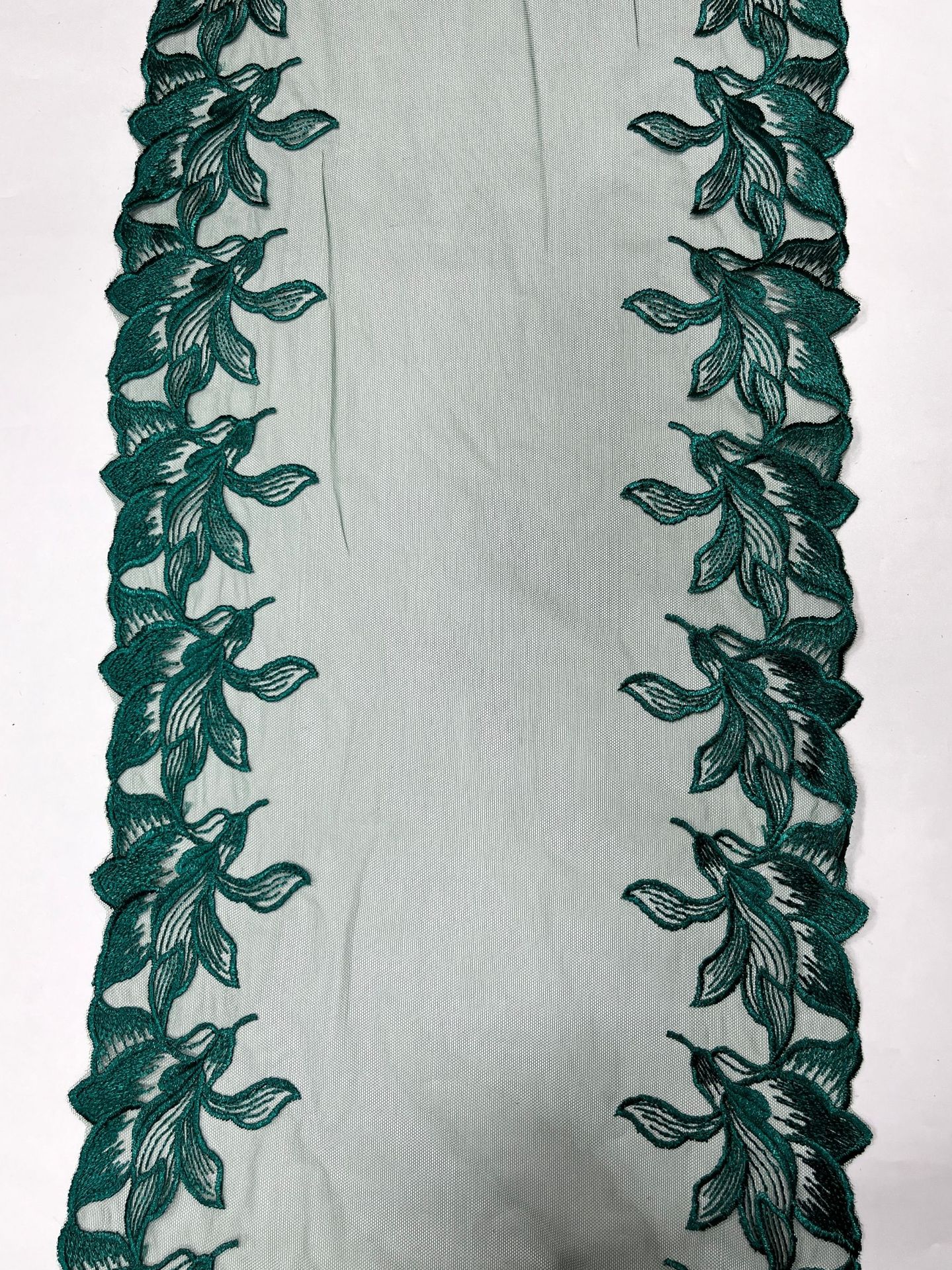 Lilium código de barras spot al por mayor textil casero decoración bordada encaje ropa interior colocado tela de malla bordada