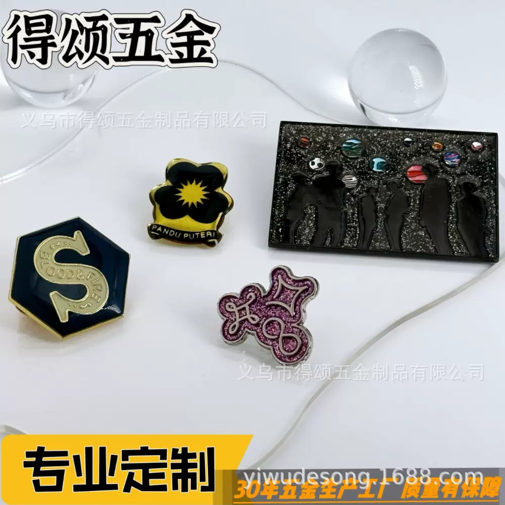 速卖通热销新品胸饰宇航员胸针金属徽章鲸鱼月亮月球书本别针星球