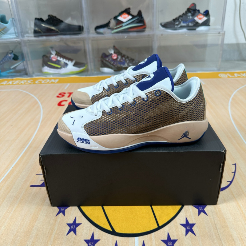 Pure Original Luka77 Practical Basketball Shoes Georgetown Breathable Mesh Cushioning Anti-Torsion Men's Spring and Summer Sports Training Shoes Pure Original Luka77 Practical Basketball Shoes Georgetown Breathable Mesh Cushioning Anti-Torsion Men's Spring and Summer Sports Training Shoes