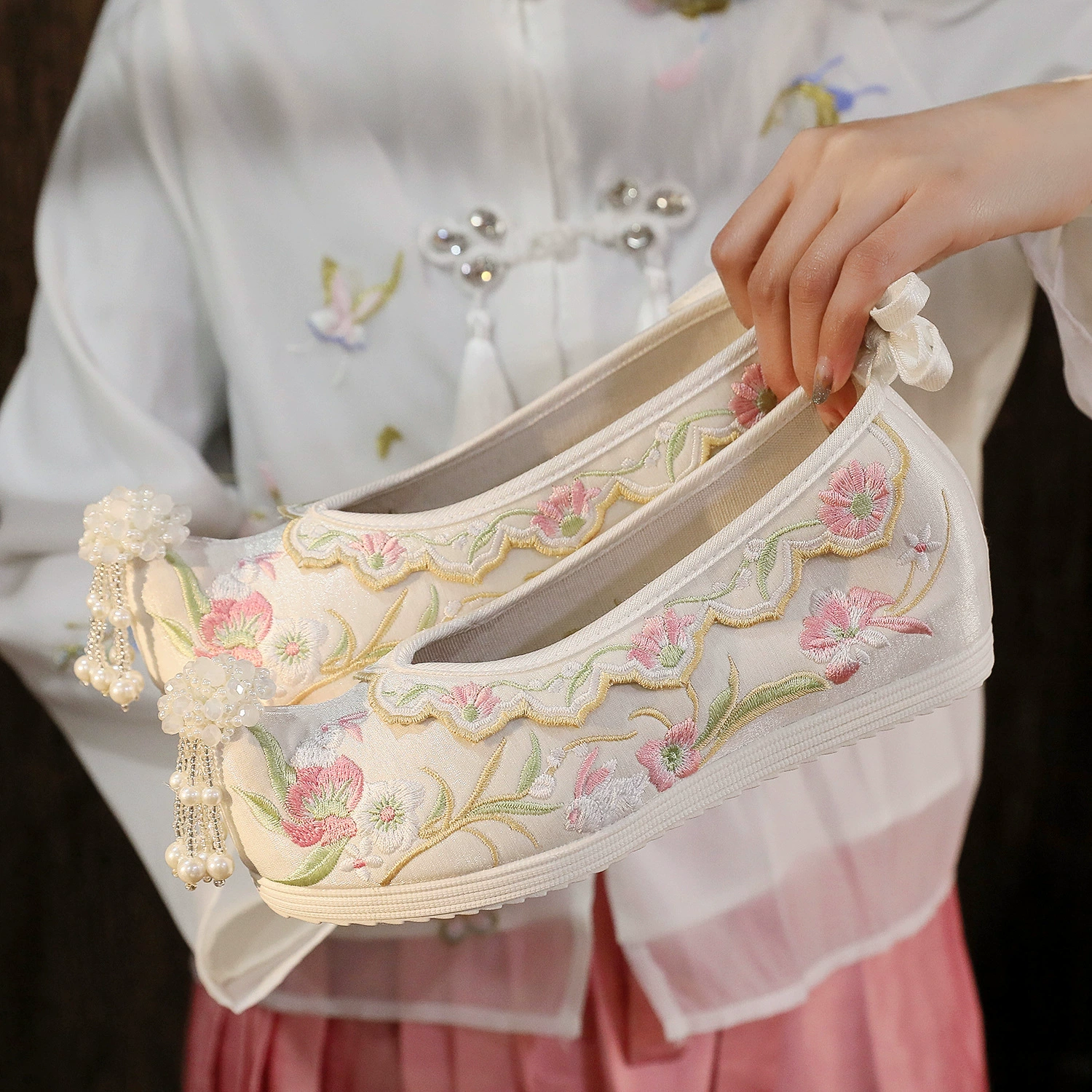 [Кролик] 2024 Весенние новые туфли ханьфу студентки в старинном стиле женские соответствующие ханьфу Внутренний рост увеличивает обувь в старинном стиле