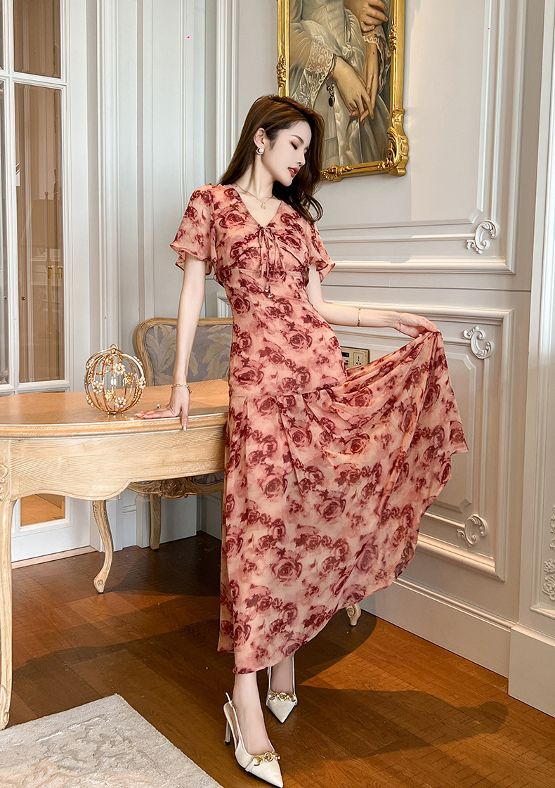 Bộ đầm maxi hai mảnh voan thắt eo kèm áo khoác nhẹ không tay — Màu đỏ son chi tiết 10