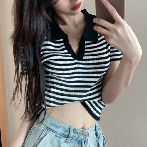 Striped summer thin-fit polo neck short-sleeve crop top with a sense of design, indie knit, trendy and cool silk blouse.