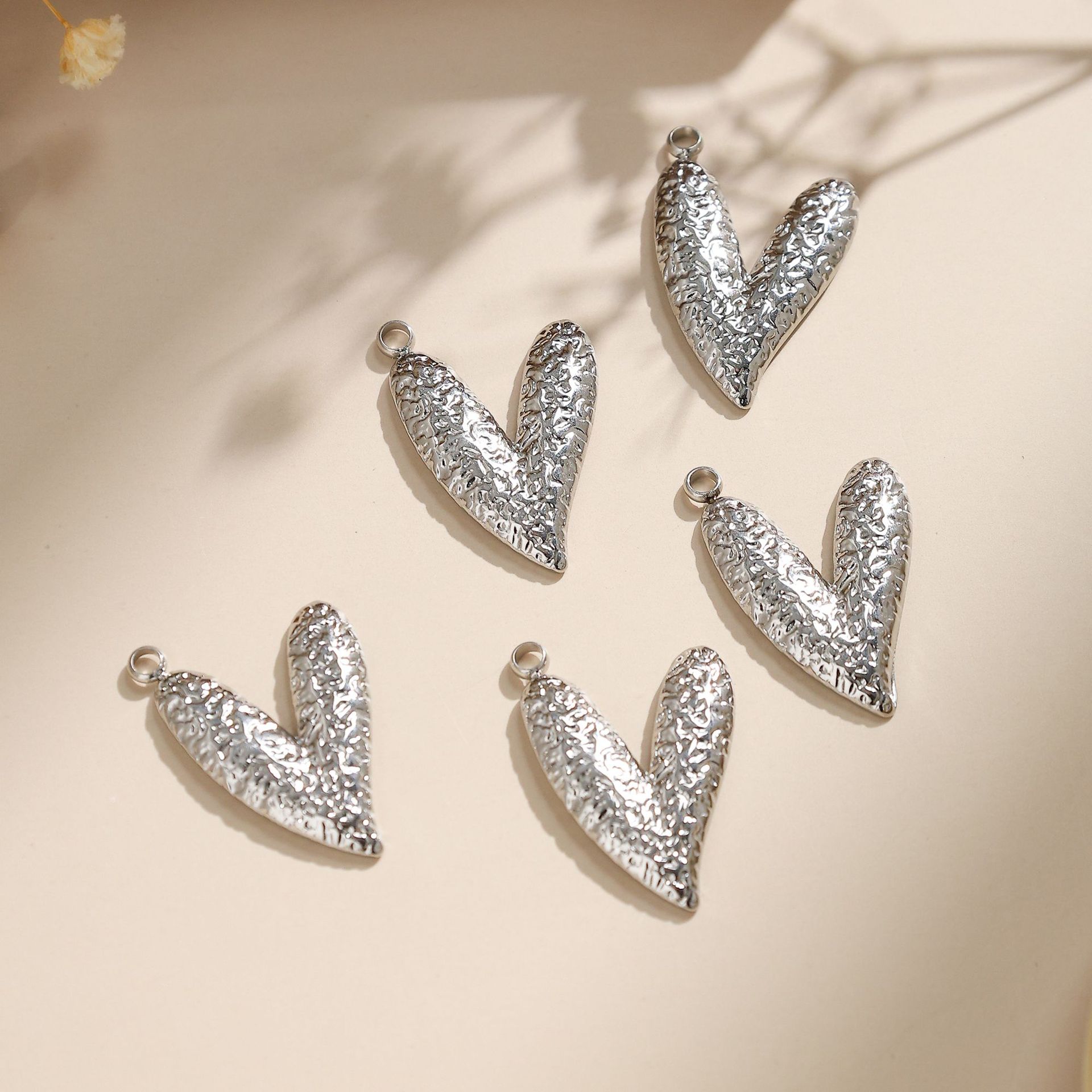 5 PCS/Package Quantity 304 Stainless Steel Material 5 PCS/Package 304 Stainless Steel Heart Shape Pendant
