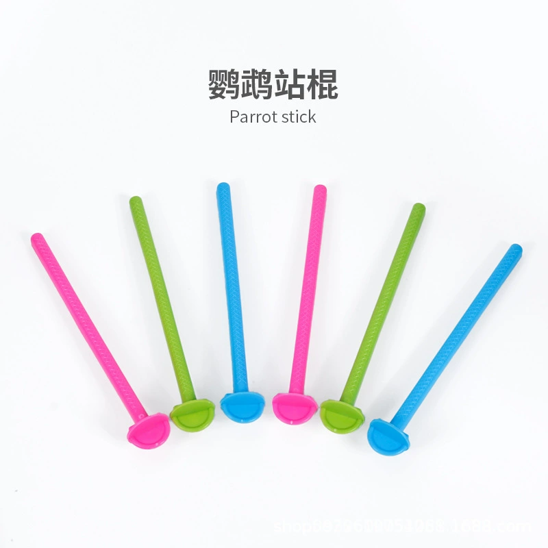 Птицы моют неискаженную пластиковую воду