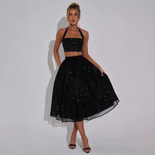 �W���Ը�Ů�b�羳���R�d�¿��ԸПo��Ĩ�ص���¶����Ƭ�W��ȹ���b