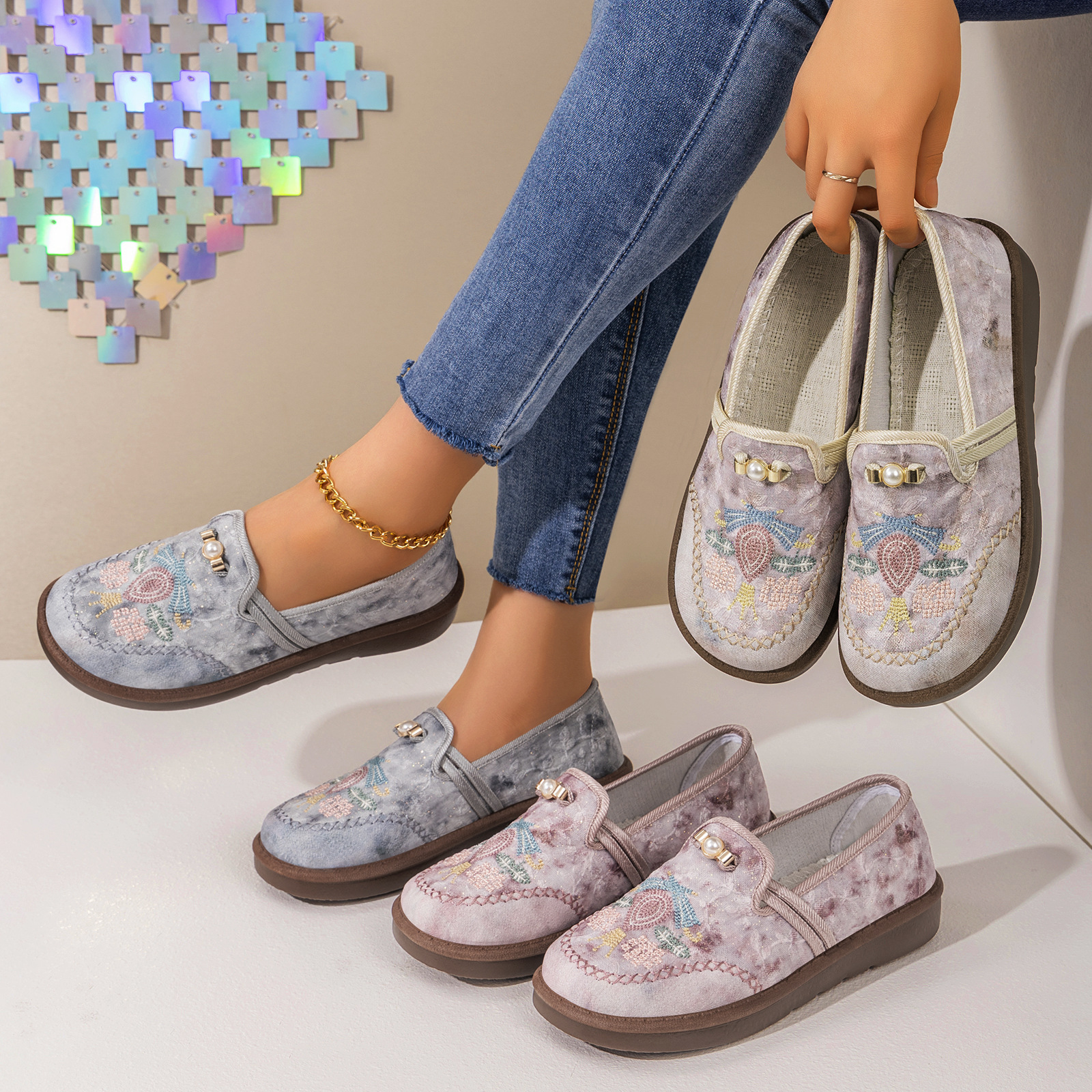 Zapatos de mujer transfronterizos TEMU nuevos zapatos casuales, zapatos de abertura superficial, zapatos cómodos de bordado, zapatos de tela de mujer image 5