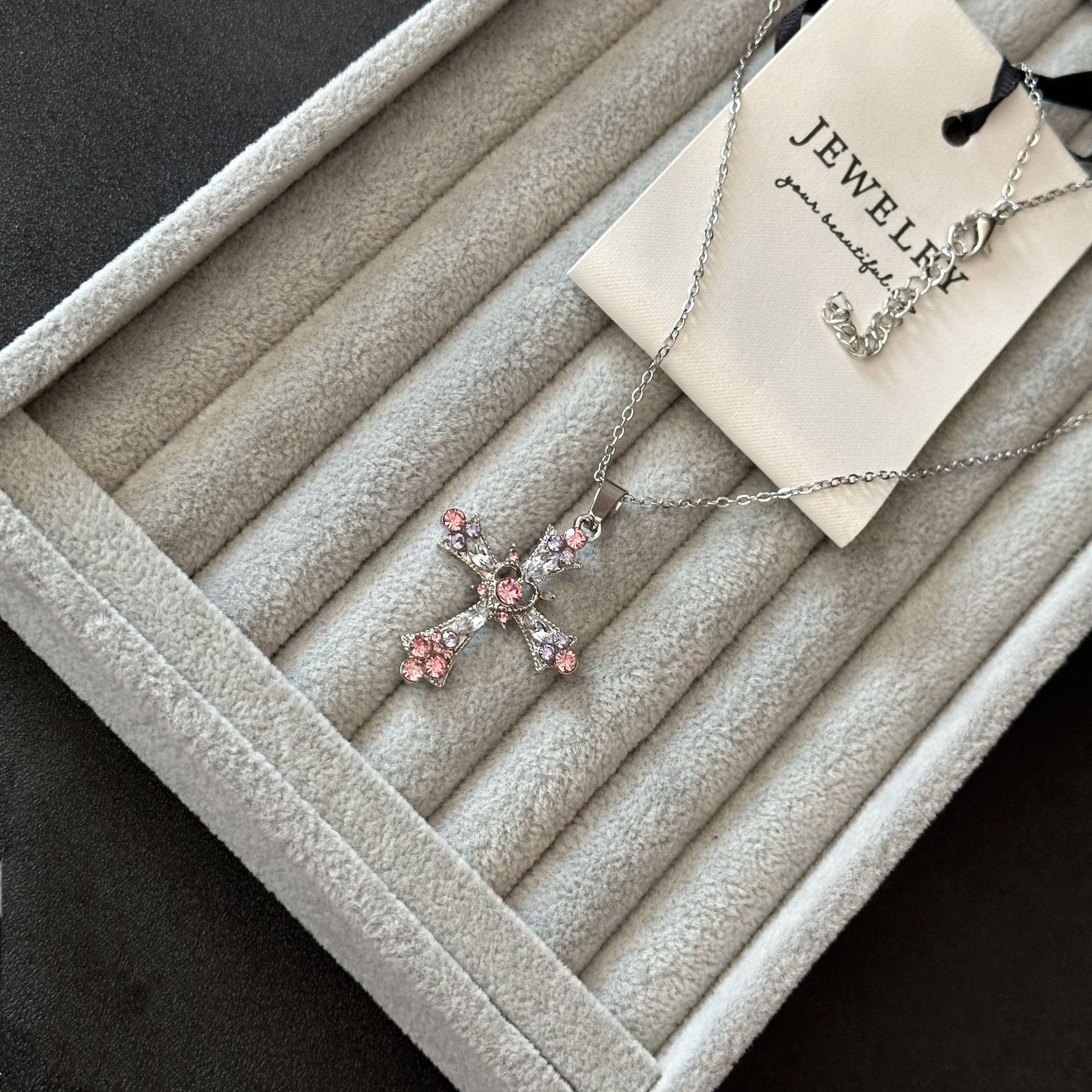 Estilo IG Brillante Cruzar Forma De Corazón Diamantes De Imitación Aleación Cadena Portacables Collares Colgantes Venta Al Por Mayor display picture 3