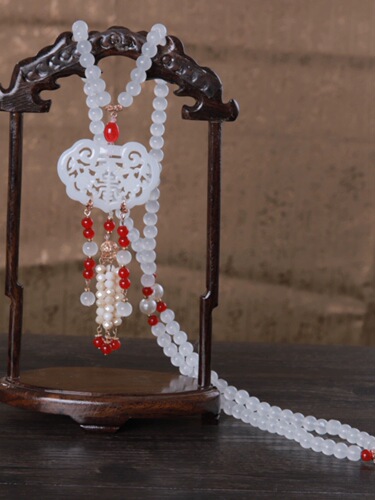 Ethnic-style long Chinese-style jade ornament necklace with cloud-shaped tassels, national style matched with horse face skirt, ancient-style Hanfu accessory collar
