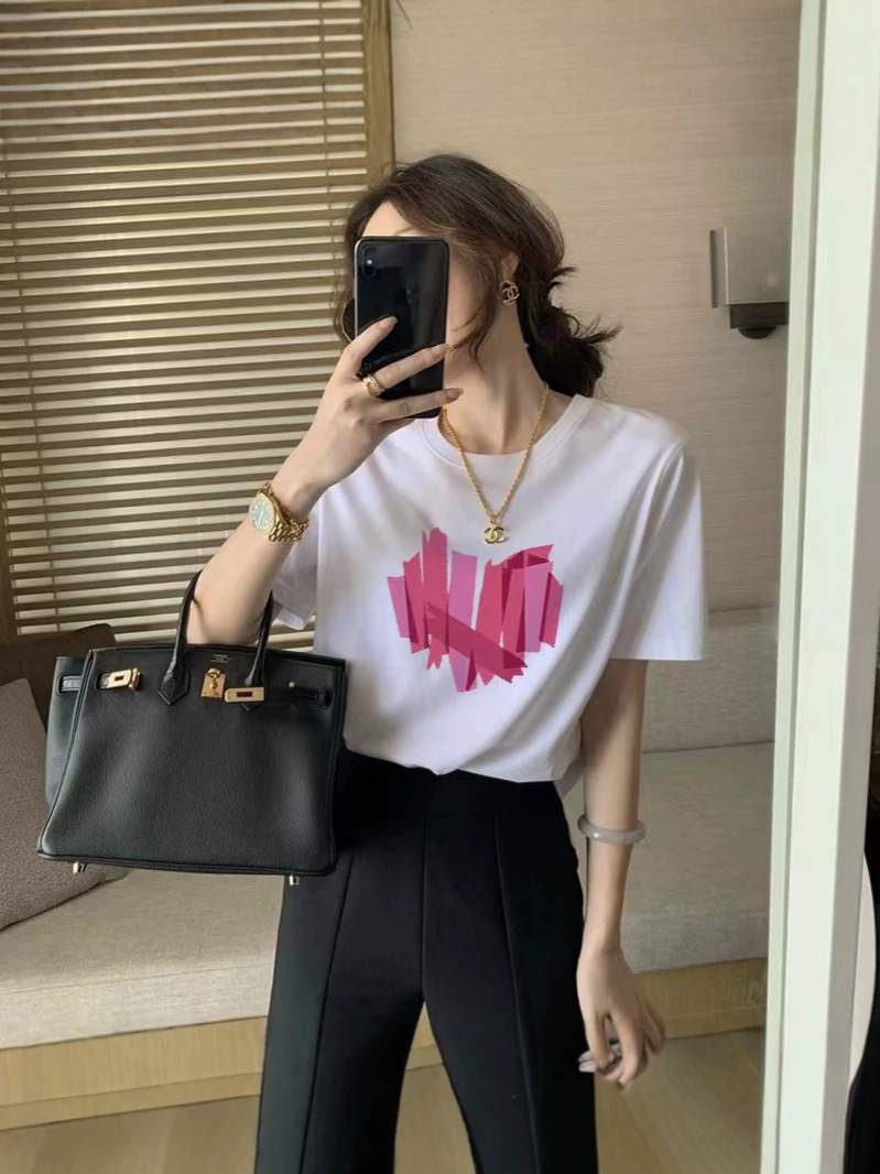Áo thun nữ cổ tròn in hình trái tim phong cách Hàn Quốc — đen