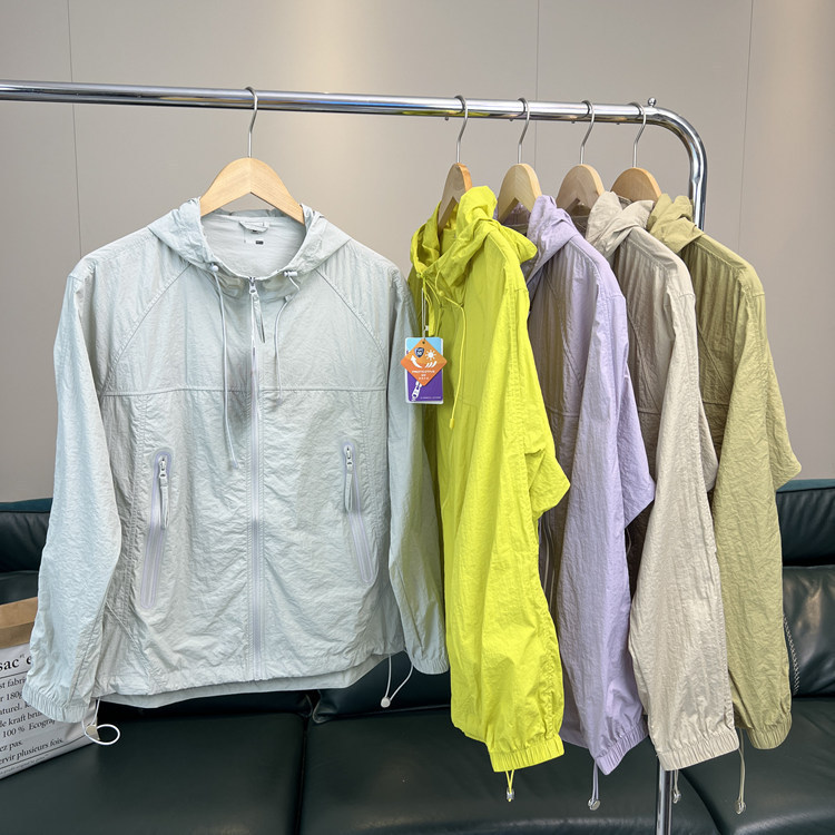 Go Ahead and Buy It! Wrinkled Fabric! Trendy Casual Hooded Sun-Protective Jacket for Men and Women, Suitable for Couples, Breathable and Cool Go Ahead and Buy It! Wrinkled Fabric! Trendy Casual Hooded Sun-Protective Jacket for Men and Women, Suitable for Couples, Breathable and Cool