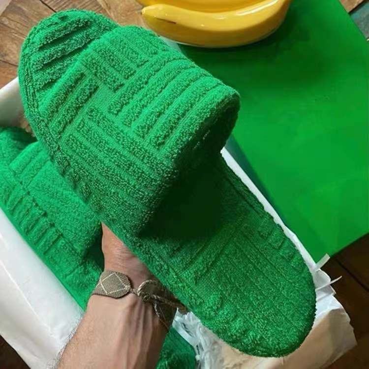 Autumn and winter New Home Mao Mao slippers wholesale flat wool women's shoes spot one word solid color European and American style
