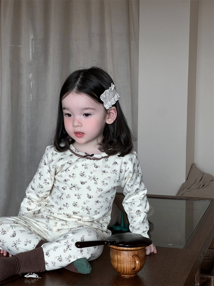 Set de otoño infantil coreano ropa infantil ropa de bebé niñas flores trituradas set de ropa para el hogar otoño invierno abrigo de pijamas