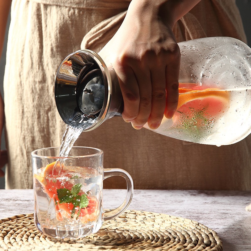 Botella de agua fría de vidrio con alto contenido de borosilicato Botella de agua fría danesa Bola de jugo de estilo occidental para el hogar Bola de agua fría para la oficina