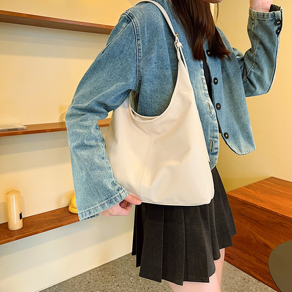 Capacious autumn one-shoulder bag