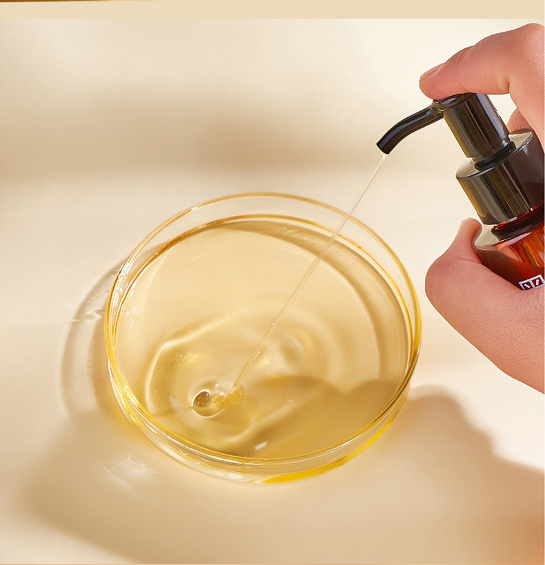 Black Tea Cleansing Oil Image 7