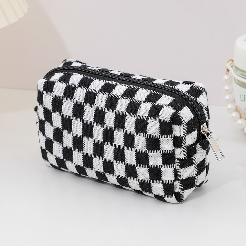 Cute Vintage Style Plaid Polyester Square Makeup Bags display picture 3