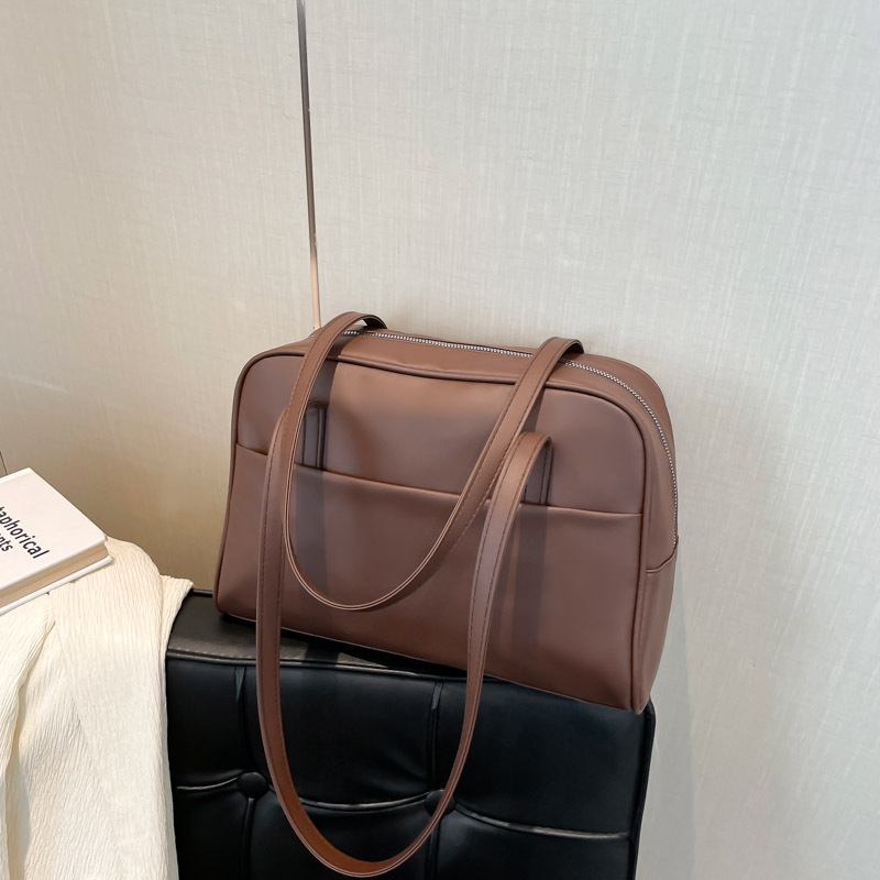 Bolso de hombro coreano de gran capacidad para mujeres 2025 primavera nuevo bolso de brazo retro estilo extranjero bolso de viento minimalista