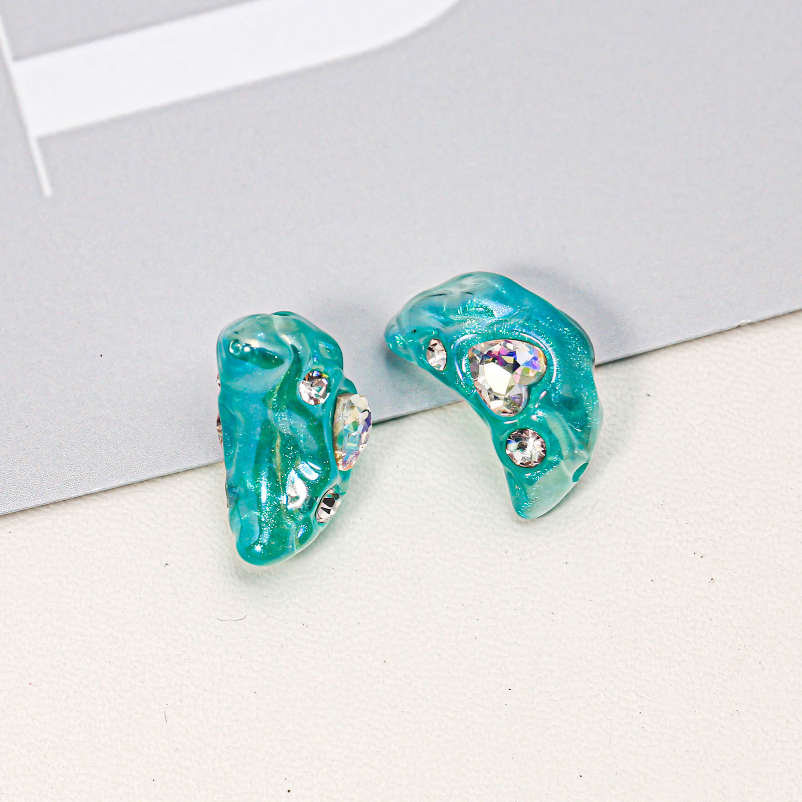 Haijia hielo belleza agujero recto diamante Luna ZIRCON cristal DIY teléfono móvil cadena joyería colgante Accesorios al por mayor