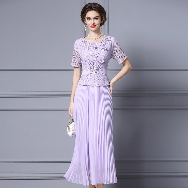 Zhili's Beautiful Summer Dress 2026 New Model in Light Purple with Delicate Floral Patchwork and Long Pleated Skirt Zhili's Beautiful Summer Dress 2026 New Model in Light Purple with Delicate Floral Patchwork and Long Pleated Skirt