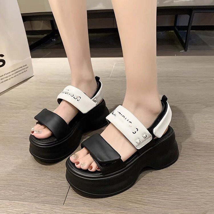 2026 nuevo estilo de verano muffin suave fondo grueso estilo deportivo casual con temperamento versátil sandalias para mujeres