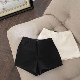 �H��춮aƷչʾ����-a�ְ�ɫ���b��ѝŮ�ļ��¿��⴩�@���ڿ�����
