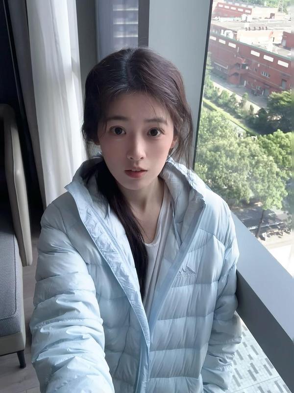 白鸭绒排骨羽绒服女短款轻薄2025年冬季新款加厚休闲运动连帽外套|undefined