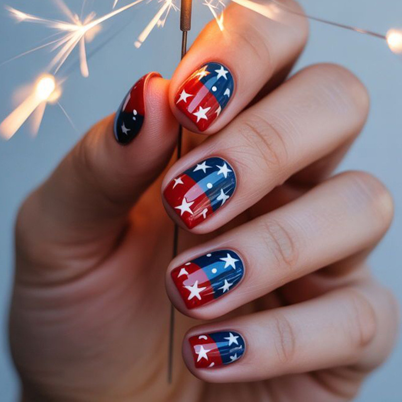 Independence Day Wearable Short Square Nails with Red and Blue Polka Dots and Stars, Reusable Fake Nails, Manicure Nail Pieces