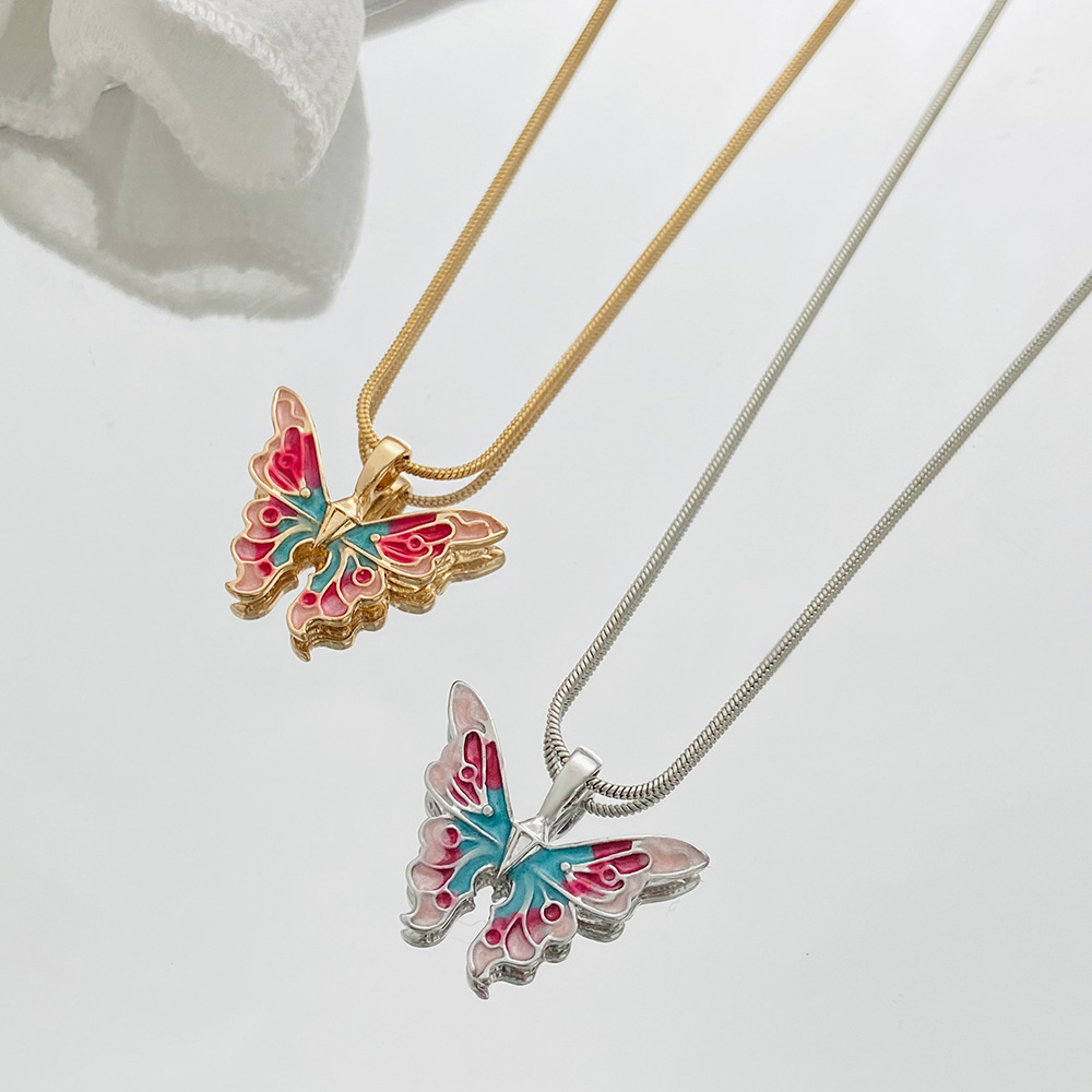 Alloy Material Butterfly Pattern Retro Butterfly Alloy Women's Pendant Necklace 1 Piece