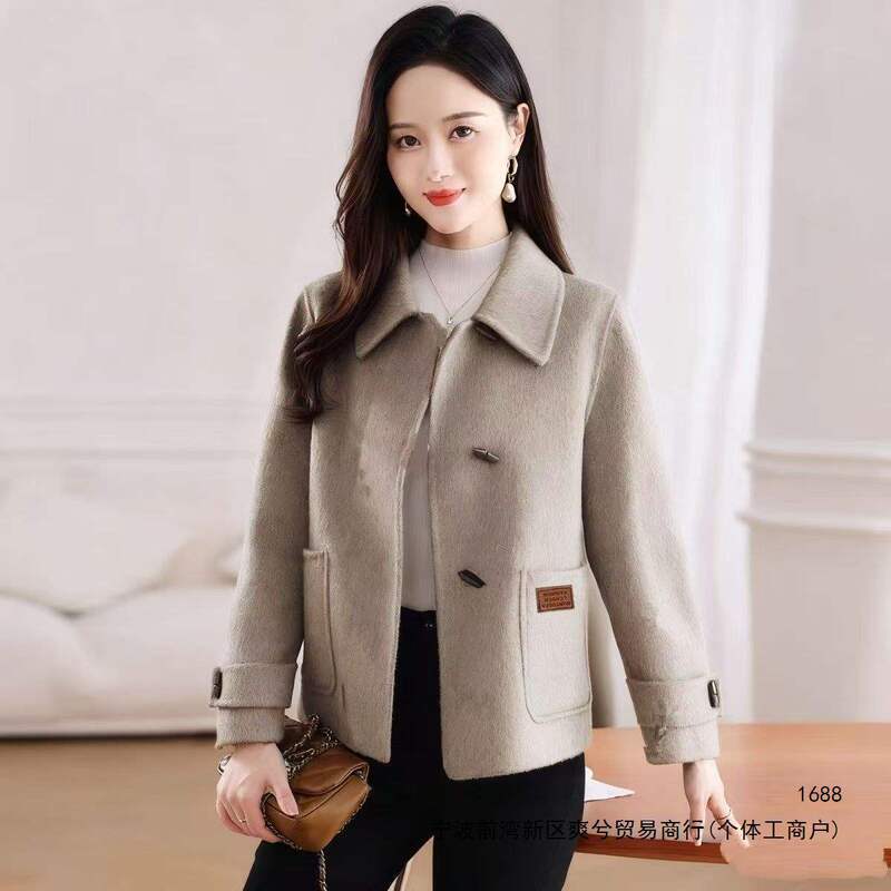 Horn button top, fashionable woolen short coat, 2026 new autumn and winter coat, elegant double-sided velvet for mothers Horn button top, fashionable woolen short coat, 2026 new autumn and winter coat, elegant double-sided velvet for mothers