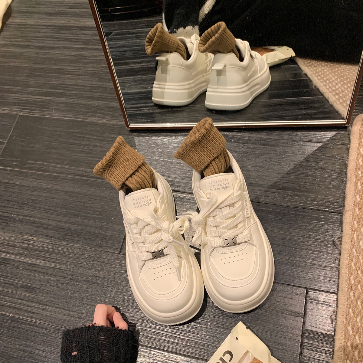 Versión de cuero de vaca de alto nivel ~ Grape Madre Reducción de edad Redonda de lazos de suela gruesa zapatos casuales blancos zapatos de skate de mujer