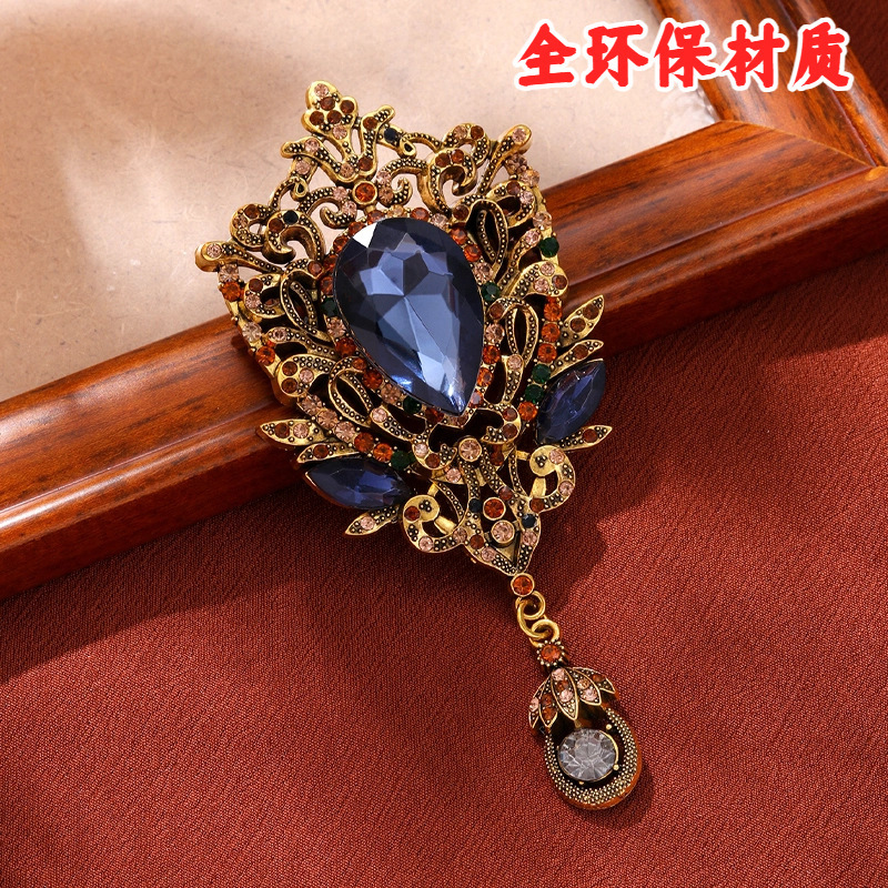 European and American Retro Diamond-Encrusted Cut Out Tassel Brooch for Women, High-End Design, Accessible Luxury Women's Coat, Jacket, Accessories Pin