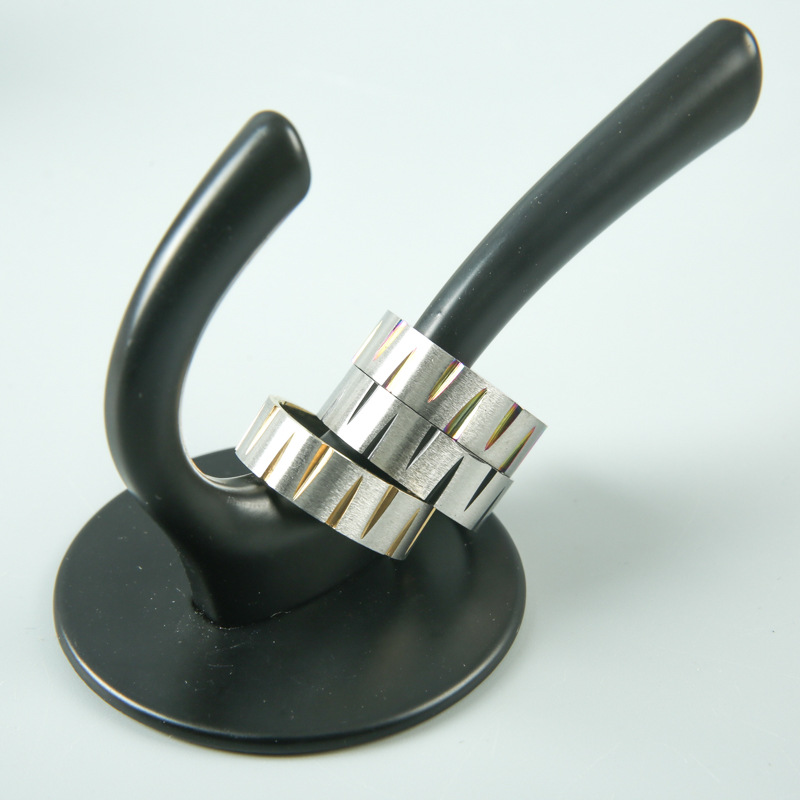 Title 3, Elektroplattierter, farbenfroher Ring aus gebür...