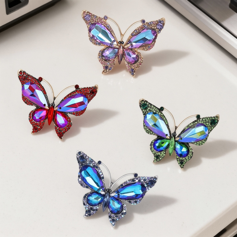 Vintage Light Luxury Rhinestone Aurora Purple Butterfly Brooch for Women, Fashionable New Small Suit Jacket Butterfly Pin Accessory