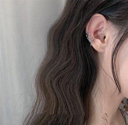 Leaf leaf ear clip without piercing, women's long style Korean simple and fresh forest style retro student ear bone clip