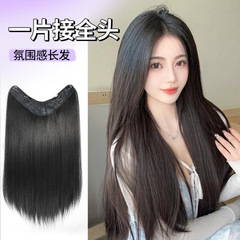 かつらの女性はまっすぐに一枚のv型の髪の切れを出します。