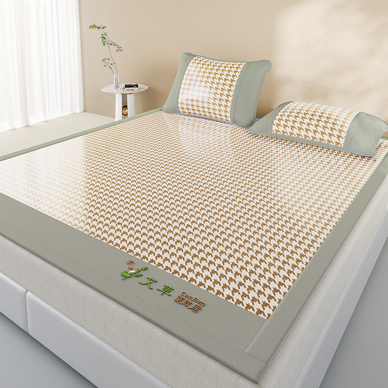 Nueva capa de cama de seda de hielo de verano de clase A 2025 nueva cubierta protectora de colchón todo incluido sábana cubierta de cama de tres piezas