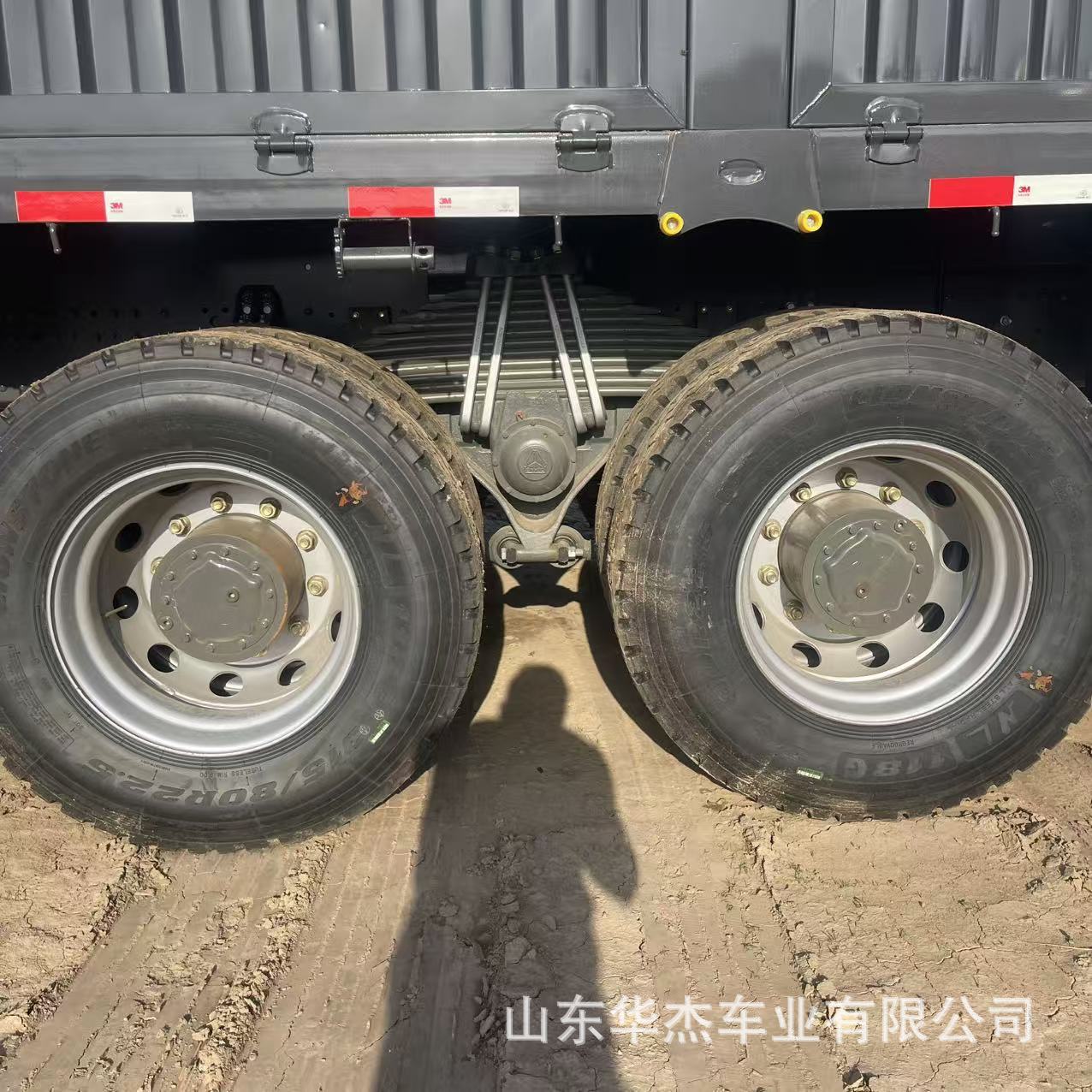 Exported to Africa: Howo Engineering Dump Truck, 6X4 Flatbed Truck, Front Four-Wheel Drive, Rear Eight-Wheel Drive, High-Cabin Transport Truck