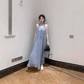 夏季法式挂脖连衣裙女斜肩露肩设计感长裙慵懒垂坠感赫本风度假裙