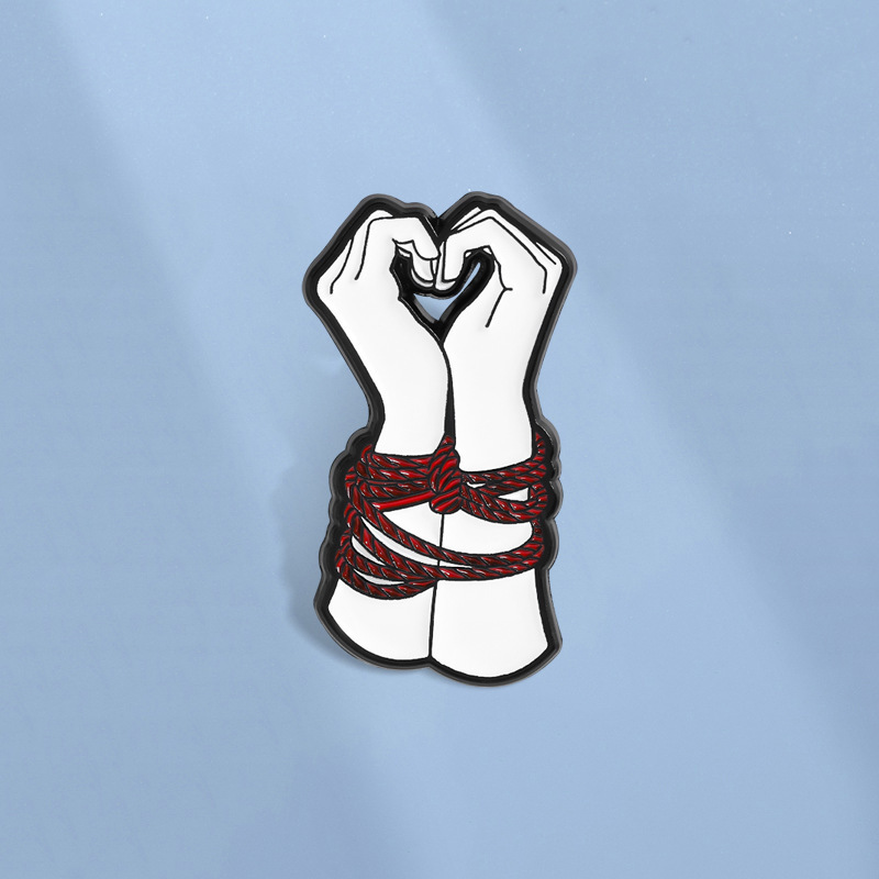 Cross-Border New Artistic Double-Hand Heart Knot Brooch Dark Sweet Cool Style Suit Accessory Finishing Badge