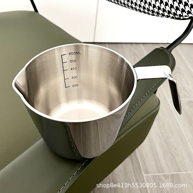 600ml taza de medición 18 / 10 acero inoxidable engrosado taza europea de agua de mariposa huevo de crema de horneado taza con escala