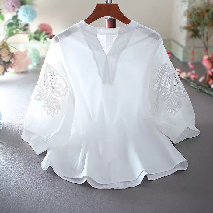 Áo sơ mi nữ cổ chữ V cotton tay lửng thiết kế khoét lỗ thanh lịch — Màu xanh lam nhạt chi tiết 15