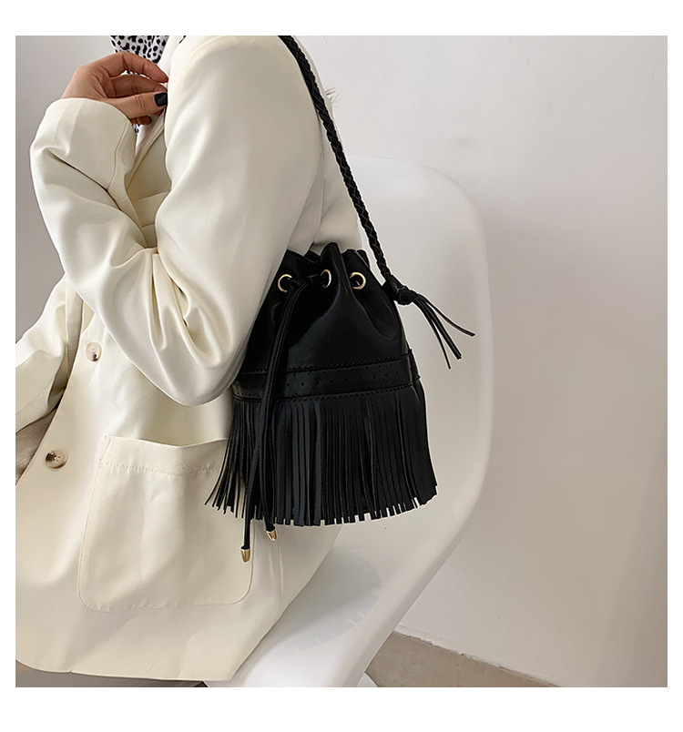 New Trendy Texture Fashion Messenger Bucket Bag display picture 10