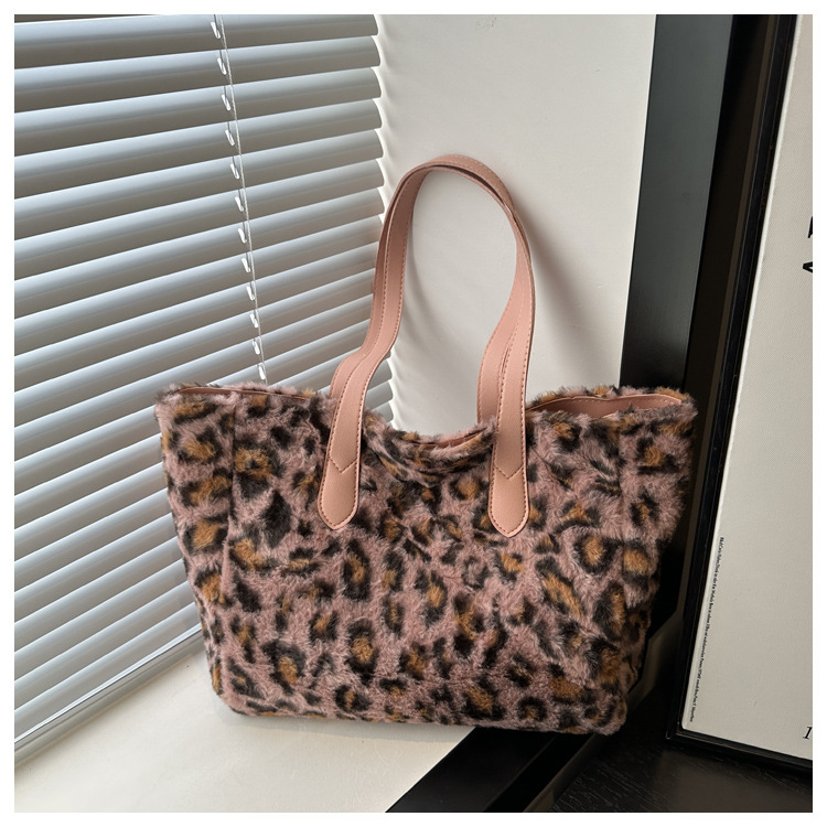 Cross-border quality plush bag, women's leopard print large-capacity tote bag, new lightweight Korean-style fashionable commuting single-shoulder bag undefined