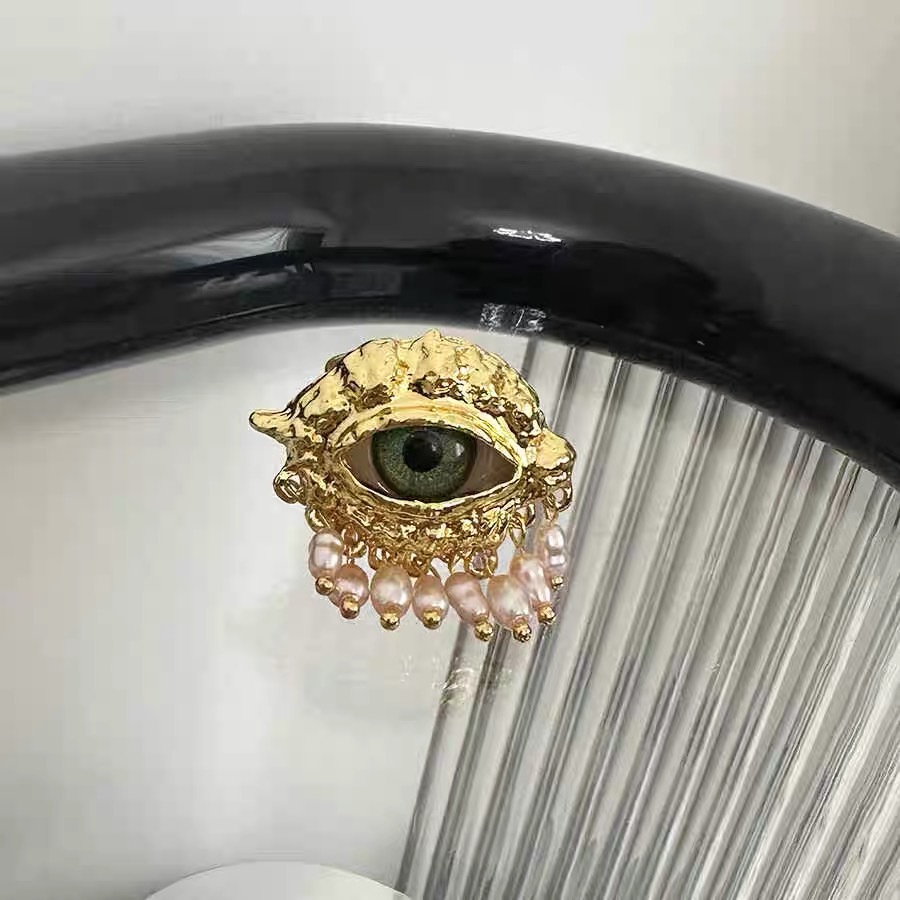 Funkelnder Ring für Damen, mit romantischem Flair gefertigt. Elegant und komfortabel, entworfen, um Ihren Charme zu unterstreichen. Ein dezentes und dennoch atemberaubendes Schmuckstück für Verabredungen._voghion.com