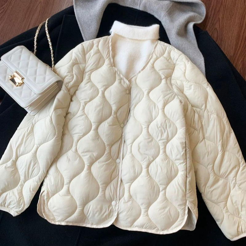 2026 Autumn/Winter New Wave Pattern Quilted Cotton Jacket for Women, Short Style, Stand Collar, Lightweight and Warm, with Off-White Lining
