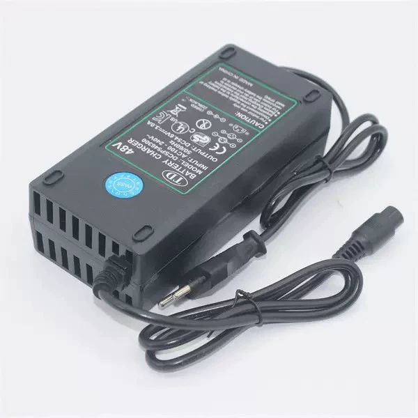 Маленькое зарядное устройство для скутера 48V3A Зарядка для скутера Европейский стандарт Американский стандарт Австралийский стандарт Британский стандарт Зарядное устройство для литиевых аккумуляторов